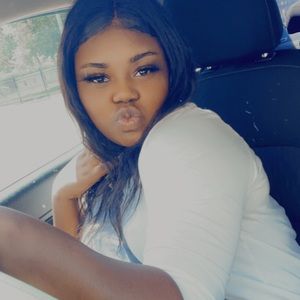 Meet your Posher, Monique